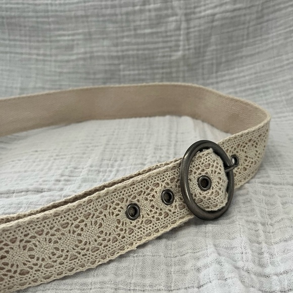 Women’s lace belt size small - Picture 4 of 5
